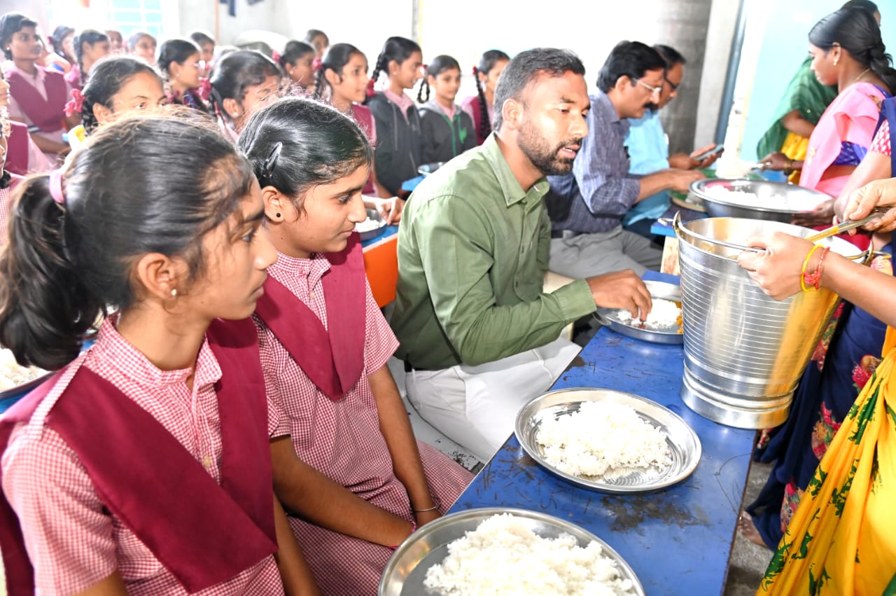Provide quality food to the students studying in government schools-Collector