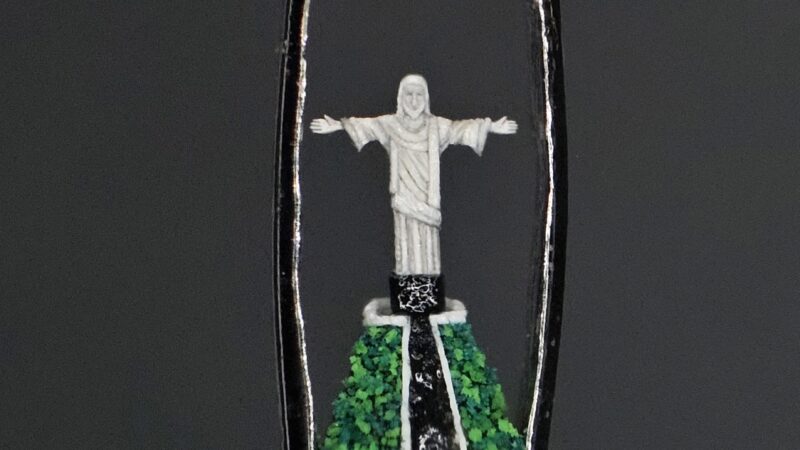 AAjay Kumar Crafts Microscopic Christ the Redeemer Statue Inside Eye of a Needle to Celebrate Christmas