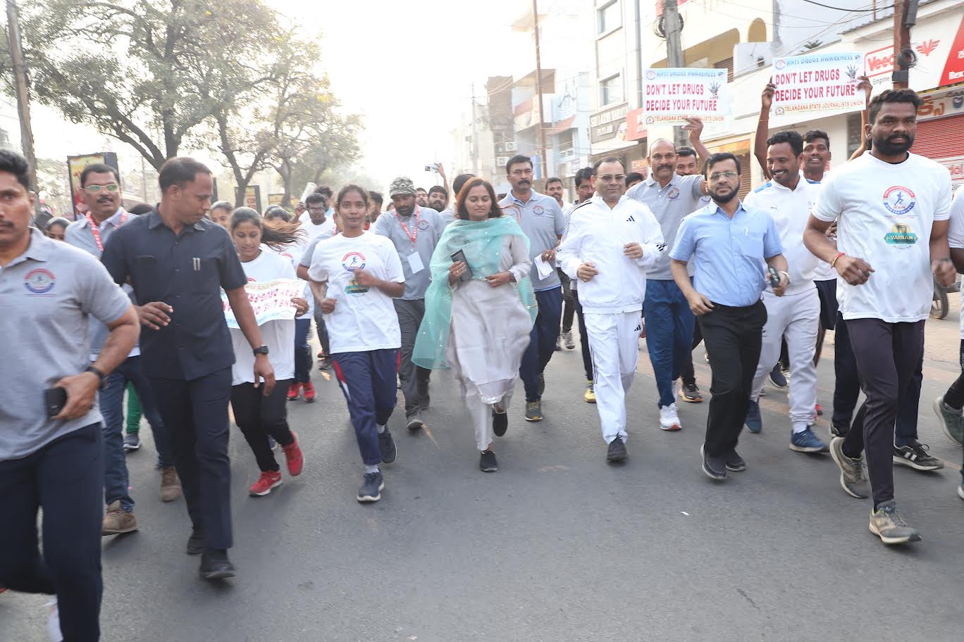 Warangal Police Commissioner Leads Anti-Drug 2K Run, Urges Youth to Reject Narcotics