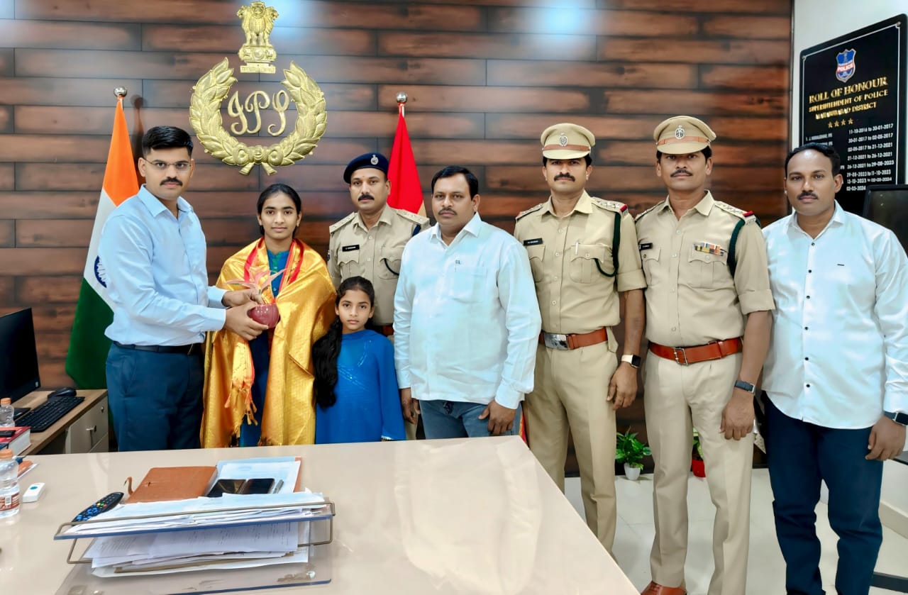 Home Guard’s Daughter Tops State in Intermediate Exams: SP Congratulates Anushree