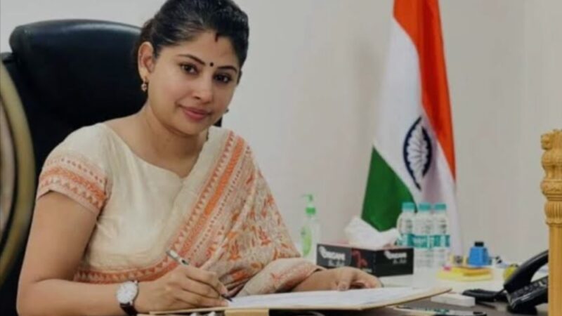 Kanch Gachibowli Land Issue Gains Momentum, IAS Smita Sabharwal Receives Police Notice