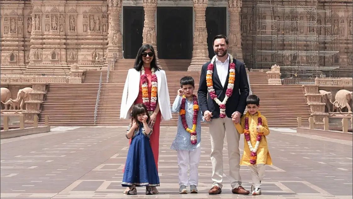 US Vice President J.D. Vance Visits Delhi’s Akshardham Temple, Praises India’s Cultural Heritage